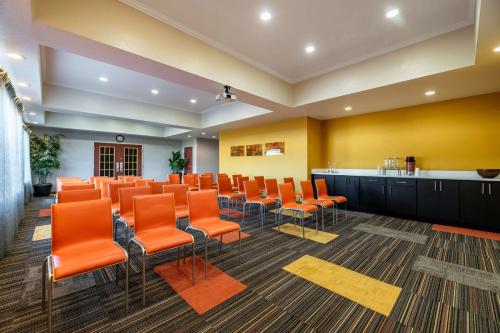 Posezení v ubytování Best Western Auburndale Inn & Suites