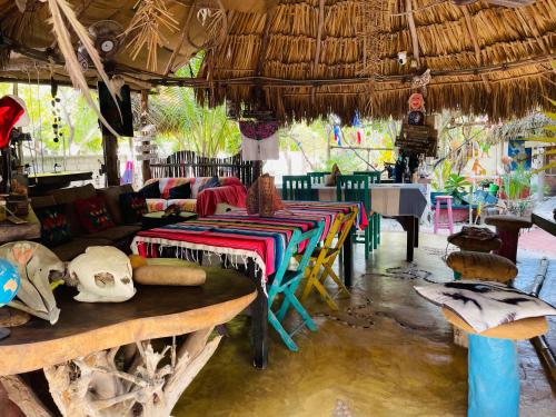 Restaurace v ubytování Casa Jade Ecobungalows Las coloradas