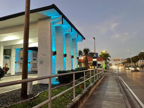 a building with blue lights on the side of a street at Rodeway Inn Clearwater - Central in Clearwater
