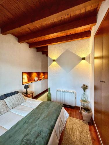 a bedroom with a large bed and a wooden ceiling at Villa Mirador in Manzanera