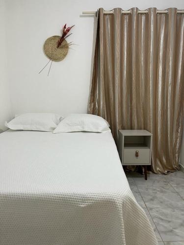a bedroom with a bed and a hat on the wall at Casa Sertão Xingó in Piranhas
