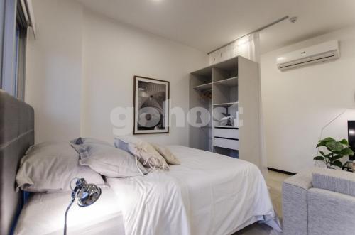 Ein Bett oder Betten in einem Zimmer der Unterkunft Wonderful Studio In The City, Close To Sh Del Sol