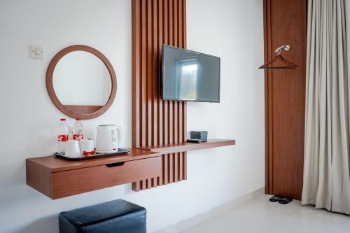 TV a/nebo společenská místnost v ubytování Hotel Ariandri Puncak
