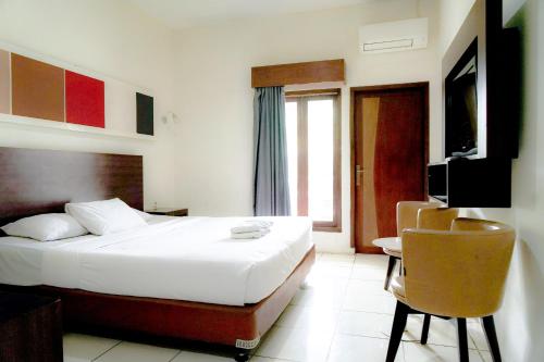 Postel nebo postele na pokoji v ubytování Hotel Ariandri Puncak