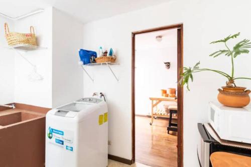 a room with a refrigerator and a mirror at Estudio tipo loft Céntrico y Acogedor in San Pedro
