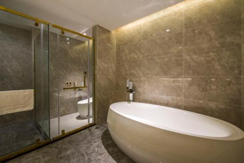 Bilik mandi di Atour X Hotel Guangzhou Baiyunshan Airport Road