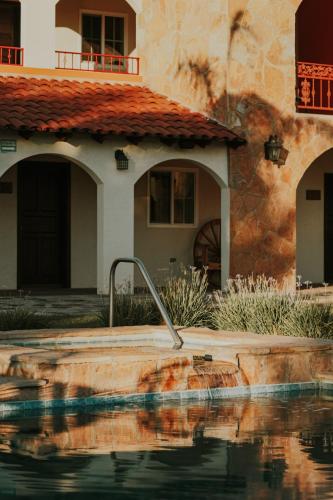 Πισίνα στο ή κοντά στο Hacienda Los Olivos, Valle de Guadalupe