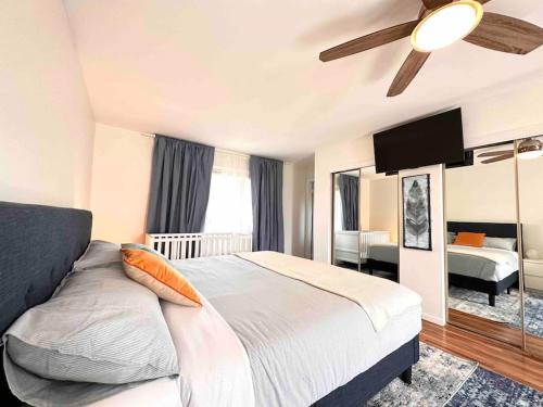 a bedroom with a bed and a ceiling fan at Cozy 3 bdr Retreat in a Prime location in Streamwood