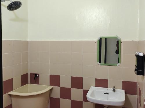 a bathroom with a sink and a mirror at Homestay Kasih KandAdinda in Kampung Gurun