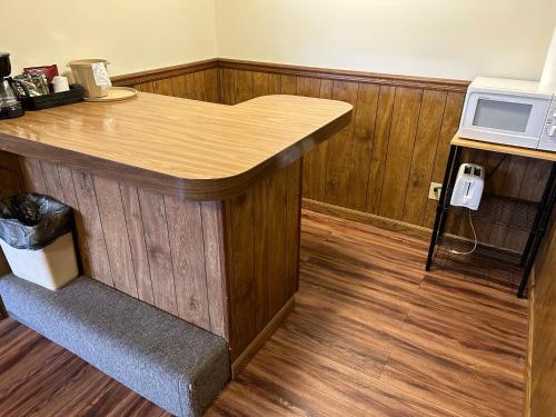 Una cocina o cocineta en Valley Inn and Suites
