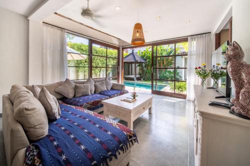 a living room with a couch and a table at Villa Bewa in Seminyak