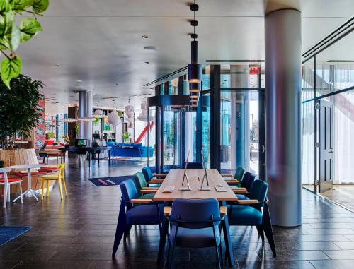 A restaurant or other place to eat at citizenM Menlo Park