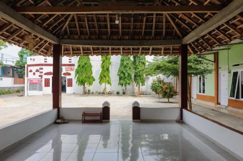 Κήπος έξω από το RedDoorz Syariah near UBL Lampung