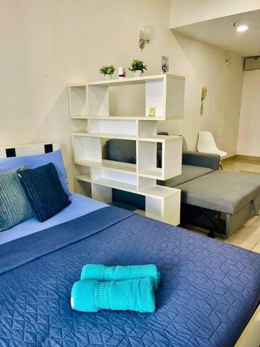 Postel nebo postele na pokoji v ubytování Moonstone studio D'Perdana Apartment