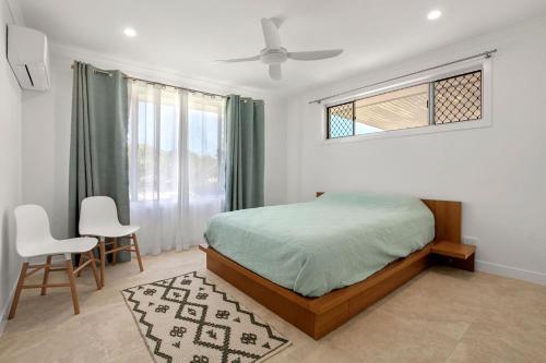 a bedroom with a bed and a window at Browning Boulevard 9, Battery Hill in Caloundra