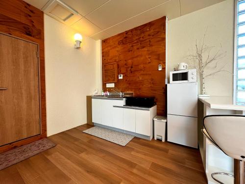 a kitchen with a sink and a refrigerator at 九十九里 SURF SIDE DOGRUN HOUSE in Katakai