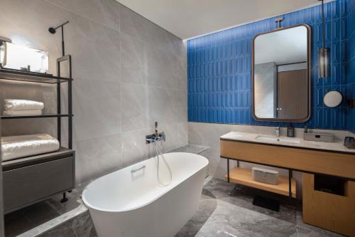 Sheraton Pujiangにあるバスルーム