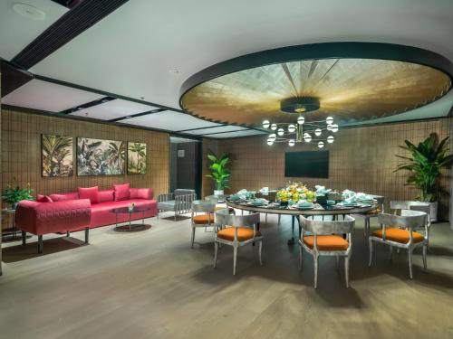 Zona de estar de Four Points by Sheraton Yangjiang City Center