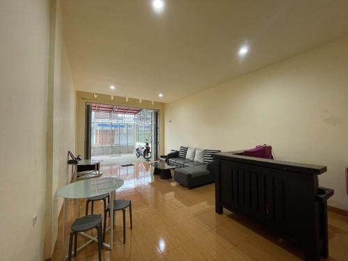 a living room with a couch and a table at RedDoorz at Ramelau near AP Pettarani in Makassar