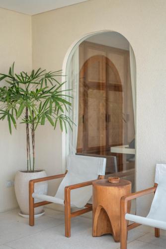 a living room with two chairs and a mirror at Alegria de la Vida in Canggu