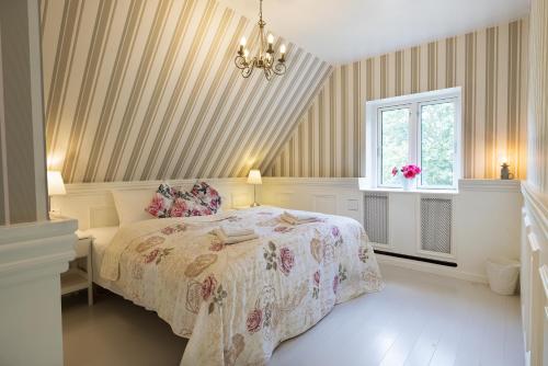 Postel nebo postele na pokoji v ubytování Velling Koller Hotel og Camping