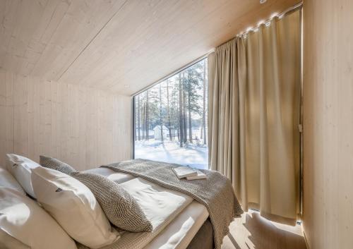 a small bedroom with a bed and a window at Kanava Resort in Savonlinna