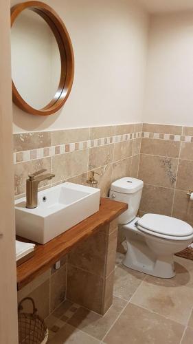 a bathroom with a sink and a toilet and a mirror at Fachwerkhof Klosterbuch in Leisnig