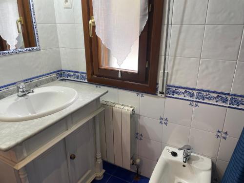 a bathroom with a sink and a toilet at Hotel Kaia in Ciérvana