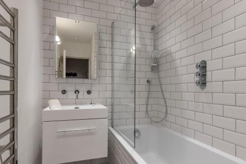 Ванна кімната в Amazing Property in Zone 1