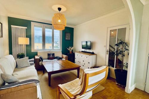 TV a/nebo společenská místnost v ubytování TI Huel