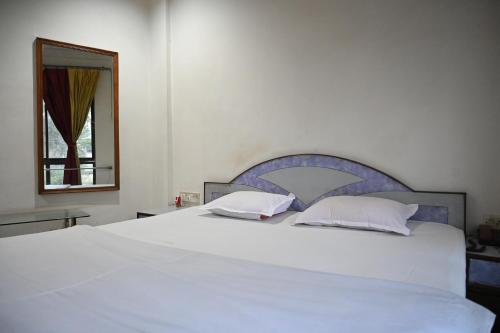 Hotel Priyanka Internationalにあるベッド