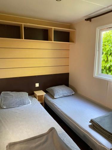 Postel nebo postele na pokoji v ubytování Mobil-home 3 chambres