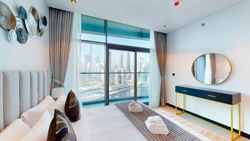 a bedroom with a large bed with a large window at Primestay - 15 Northside 2BR in Business Bay in Dubai