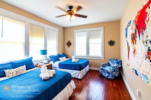 a bedroom with two beds and a ceiling fan at Easy A - Flat in heart of N Hyde Park U of Tampa in Tampa