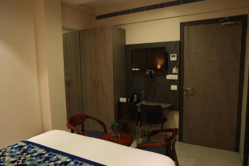 Ένα ή περισσότερα κρεβάτια σε δωμάτιο στο Hotel Pinaka Inn