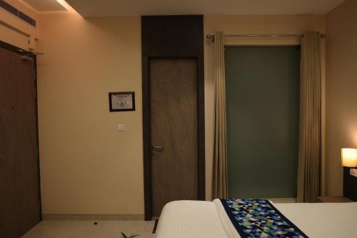 Ένα ή περισσότερα κρεβάτια σε δωμάτιο στο Hotel Pinaka Inn