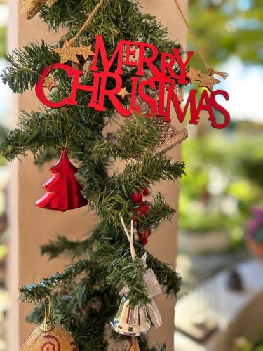 a christmas tree with the words merry christmas at Villa Anna GuestHouse in Brindisi