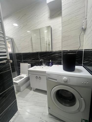 a bathroom with a washing machine and a sink at DERVİŞ BEY KONAĞI in Istanbul