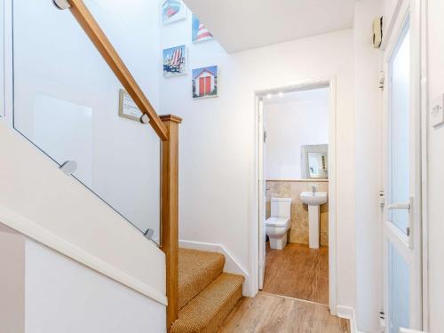 a staircase leading to a bathroom with a toilet at 3 Bed in Torquay 82959 in Torquay