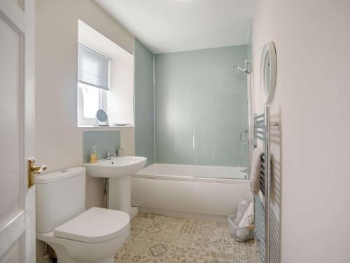 a bathroom with a toilet and a sink and a tub at 2 Bed in Newbiggin-by-the-Sea 83568 in Newbiggin-by-the-Sea