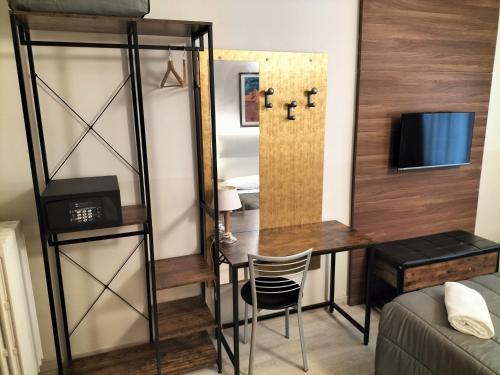 a room with a desk and a mirror at Hotel MM Dateo in Milan