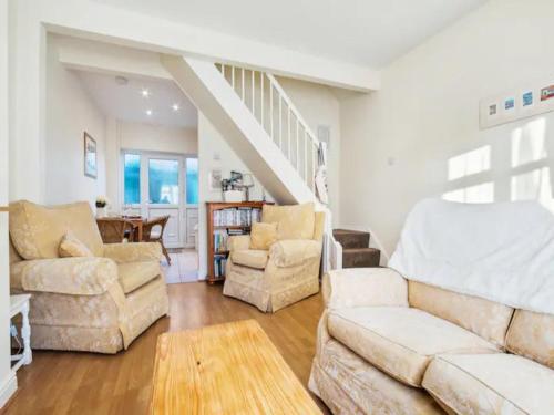 Pass the Keys 55 Heworth Village Wonderfully Cosy Family Home in York photo 11
