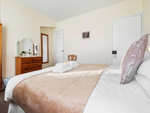 Pass the Keys 55 Heworth Village Wonderfully Cosy Family Home in York photo 18
