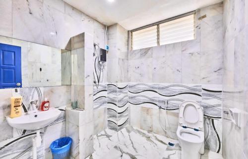 a bathroom with a toilet and a sink at Penang Dream Banglo Sleeps 40 in Tanjung Bungah