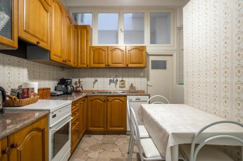 Vintage Maisonette City Center