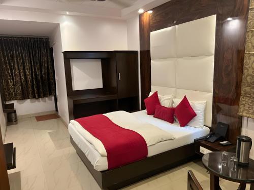 Postel nebo postele na pokoji v ubytování Hotel Sun International