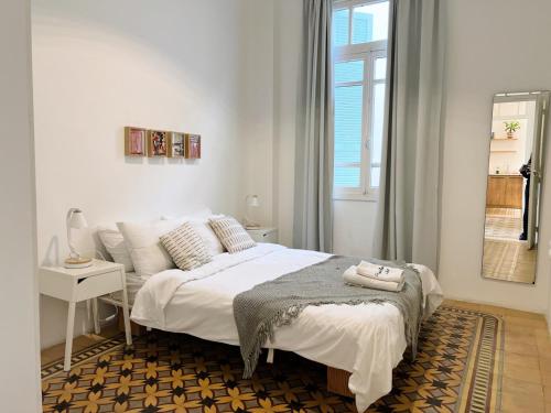 Krevet ili kreveti u jedinici u okviru objekta Nicely Tiled Apt Beirut 4BR