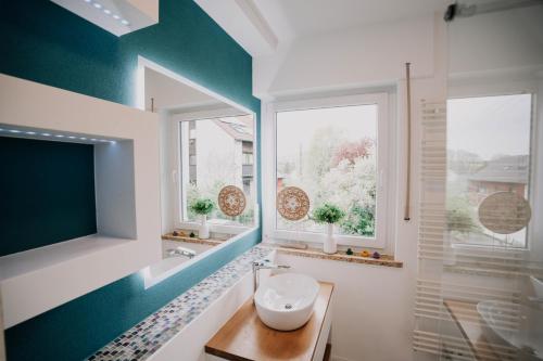 Bilik mandi di Soonwald Haus I Hot Tube I Whirlpool I Kamin