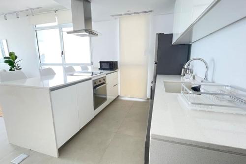 A kitchen or kitchenette at Amchit Bay Beach Residences 2BR Rooftop