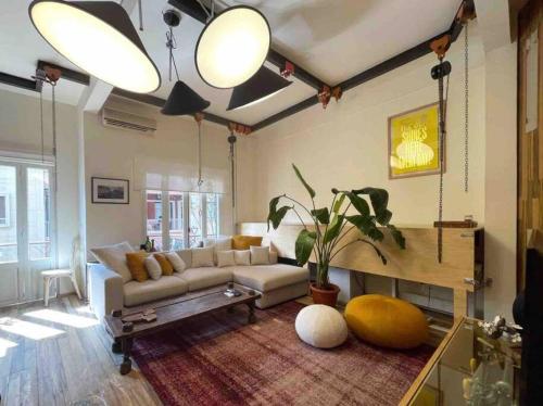 Designer 1BR apt in Gemmayze – Photos 3